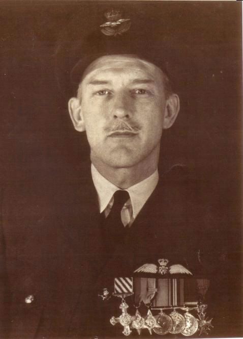 Desmond John WATKINS DFC_ CdeG+Palme